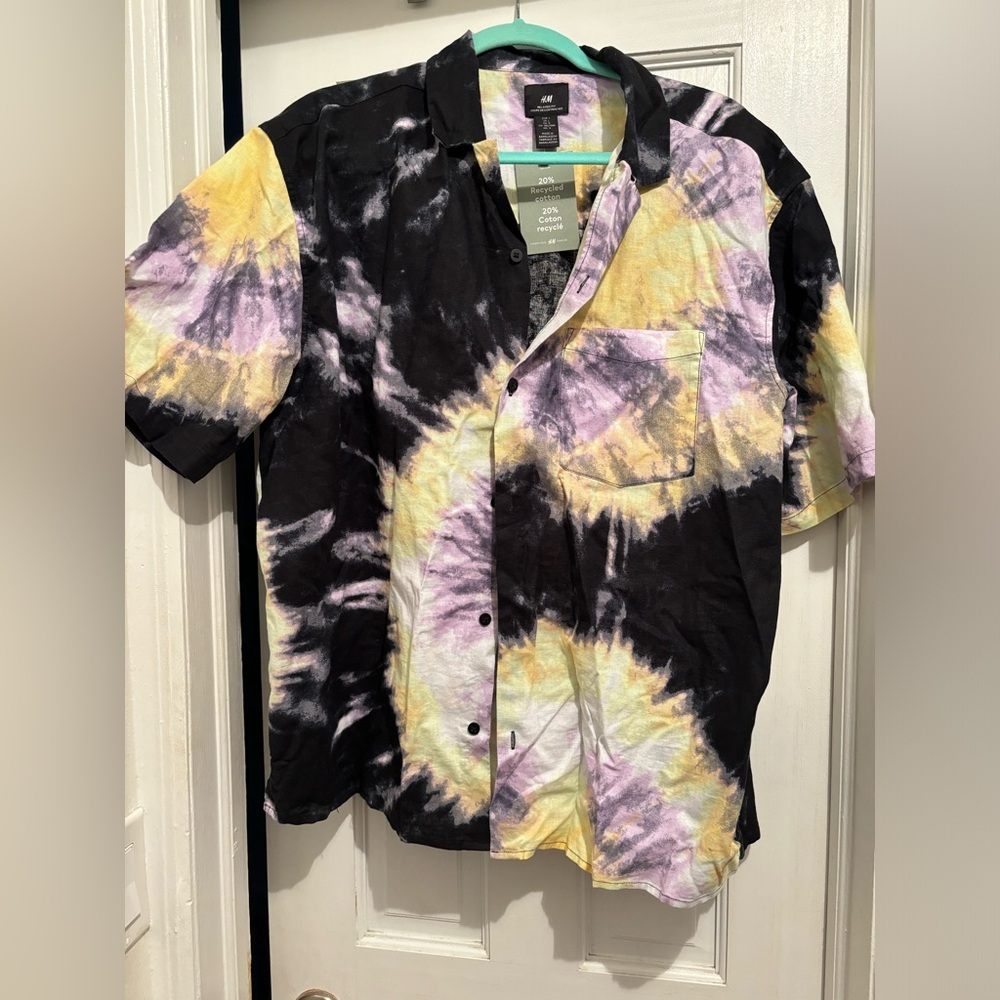 Men's H&M relaxed tie-dye button down shirt